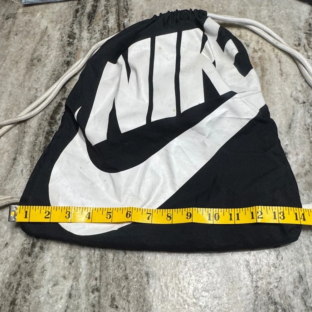 Nike Drawstring Bag Unisex Black White Logo Blokcore Sporty Gym Sackpack